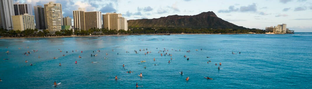 Wide view of the Waikīkī ocean with Diamond Head